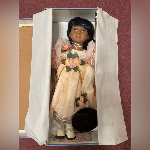 Limited Edition porcelain doll Cathay Collection - Picture 1 of 5